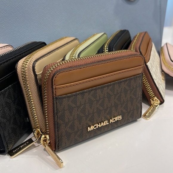 Michael Kors Jet Set Travel Medium Zip Around Card Case Brown - Picture 1 of 15